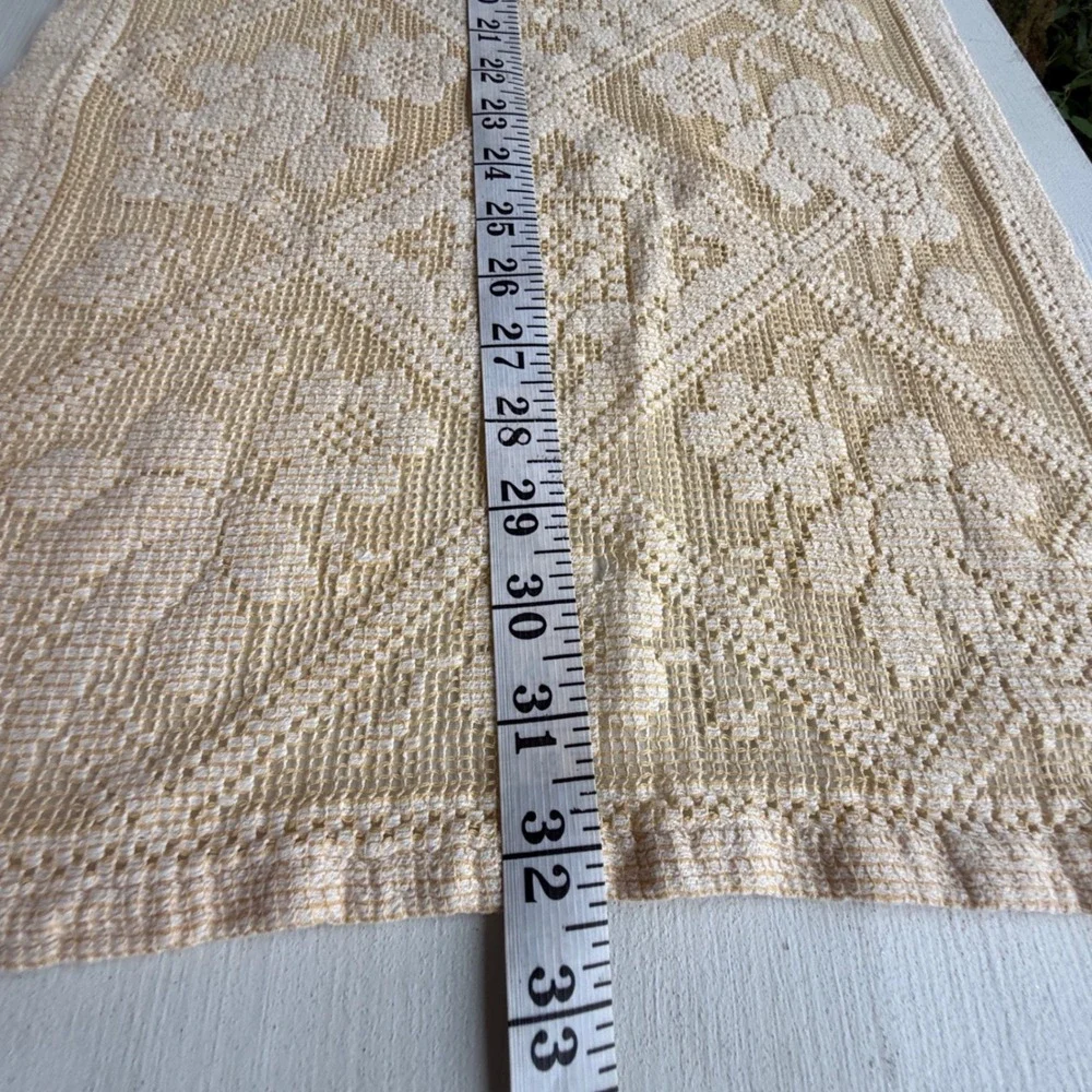 Vintage Cream Floral Lace Table Runner Rectangular Crochet Style Decor 0913